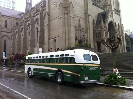 Niles Canyon Line bus.jpg